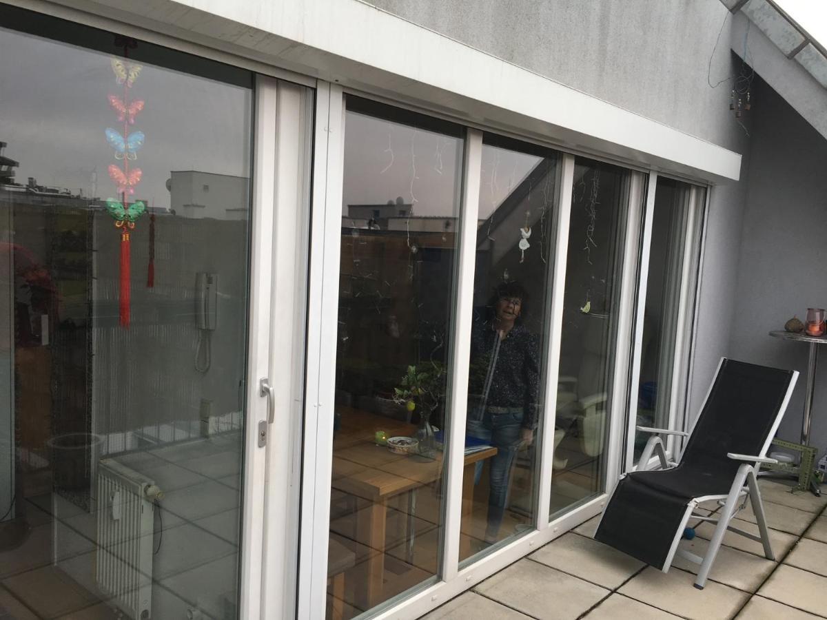 Dachgeschosswohnung Mit Kostenlosem Parkplatz Und Internet! Vídeň
