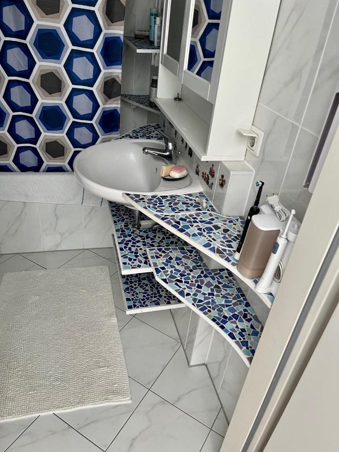 Apartmán Dachgeschosswohnung Mit Kostenlosem Parkplatz Und Internet! Vídeň