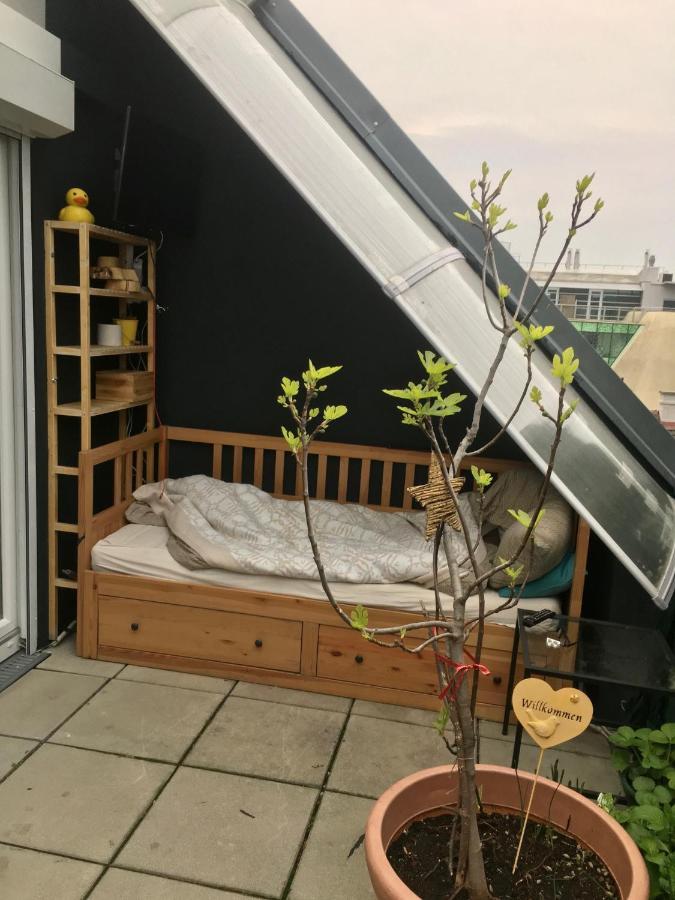 Dachgeschosswohnung Mit Kostenlosem Parkplatz Und Internet! Apartmán