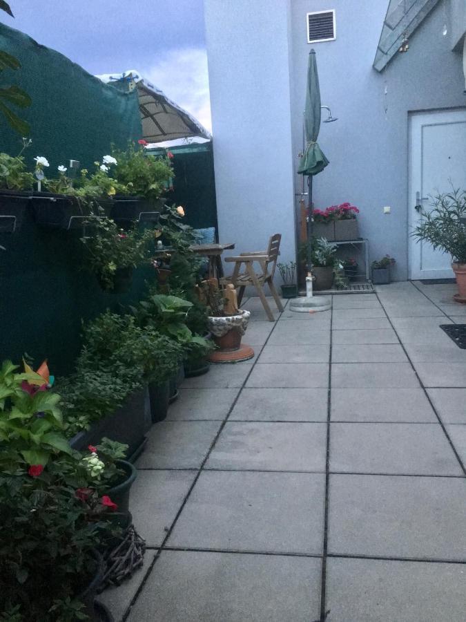 Dachgeschosswohnung Mit Kostenlosem Parkplatz Und Internet! Apartmán